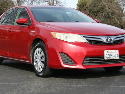 Used 2012 Toyota Camry LE w/ Preferred Accessory Pkg image 2