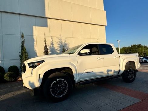 Used 2024 Toyota Tacoma TRD Sport AWD/4WD image 2