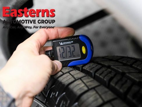 Used 2018 Chevrolet Express 2500 w/ Enhanced Convenience Package image 23