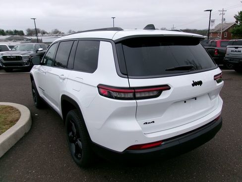 New 2026 Jeep Grand Cherokee L Limited w/ Limited Altitude Package AWD/4WD image 4