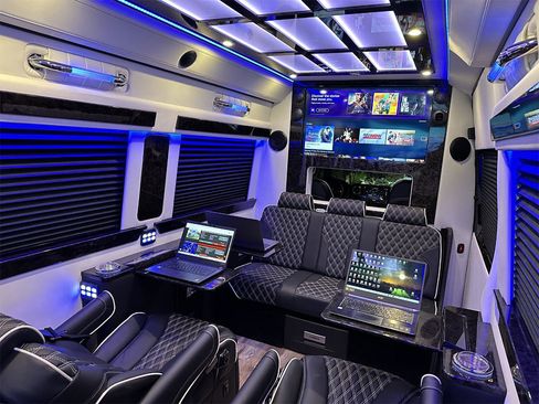 Used 2023 Mercedes-Benz Sprinter 3500 image 2