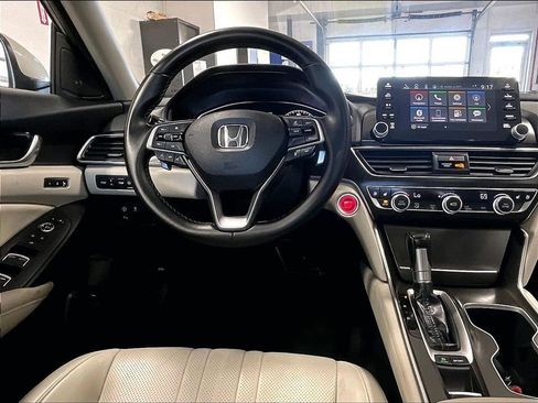 Used 2018 Honda Accord Touring image 17