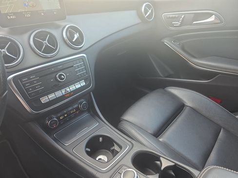 Used 2018 Mercedes-Benz CLA 250 image 24