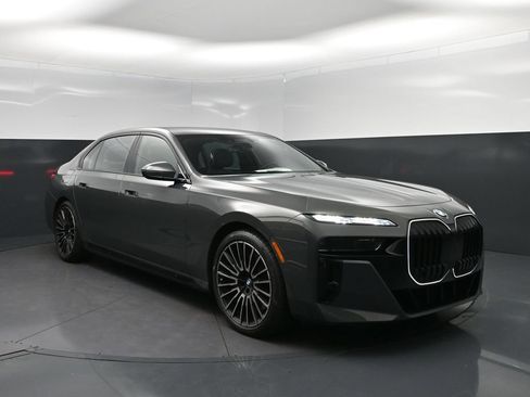 Certified 2026 BMW 740i w/ Executive Package RWD image 9
