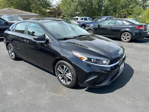 Used 2023 Kia Forte LXS FWD image 3