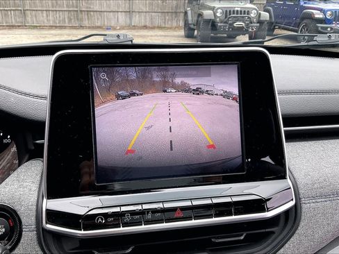 Certified 2025 Jeep Compass Latitude AWD/4WD image 19