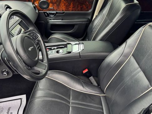 Used 2016 Jaguar XJ R-Sport image 17