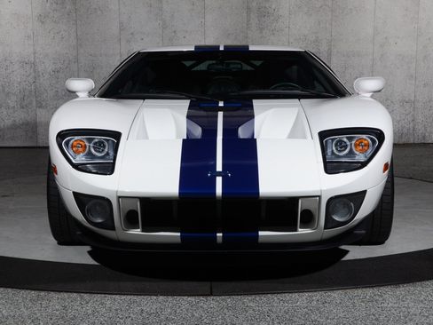 Used 2006 Ford GT RWD image 19