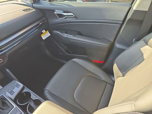 New 2026 Kia Sportage SX image 16