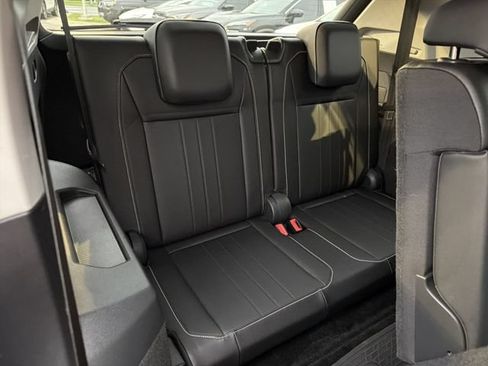 Used 2024 Volkswagen Tiguan SE FWD image 22