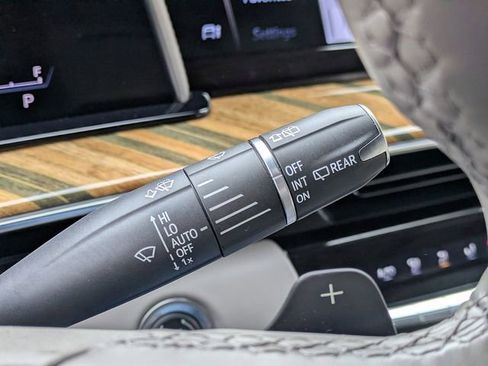 Certified 2022 Cadillac Escalade Premium Luxury Platinum image 33