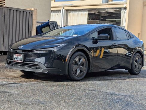 Used 2024 Toyota Prius LE image 11