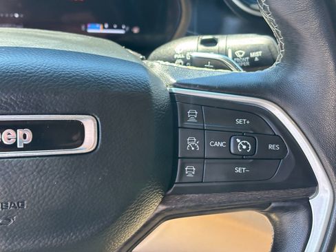 Used 2022 Jeep Grand Cherokee L Limited image 17