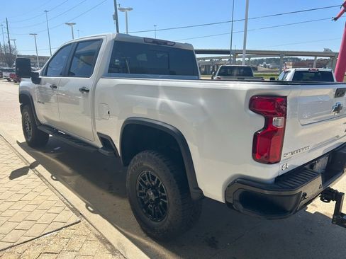 Used 2024 Chevrolet Silverado 2500 ZR2 w/ Technology Package image 4