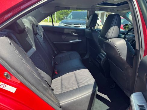 Used 2014 Toyota Camry SE FWD image 18
