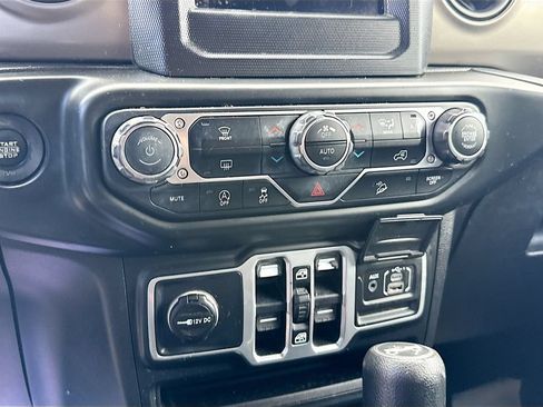 Used 2018 Jeep Wrangler Unlimited Sport S AWD/4WD image 13