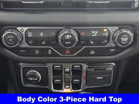 New 2025 Jeep Gladiator High Tide image 15