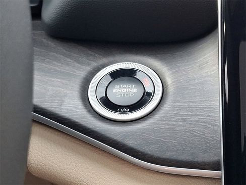 New 2025 Jeep Grand Cherokee Limited w/ Luxury Tech Group II image 17