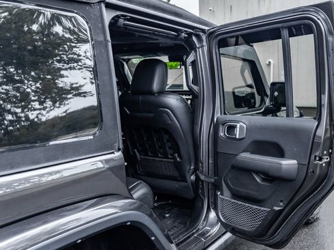 Used 2022 Jeep Wrangler Unlimited Rubicon w/ Dual Top Group AWD/4WD image 20