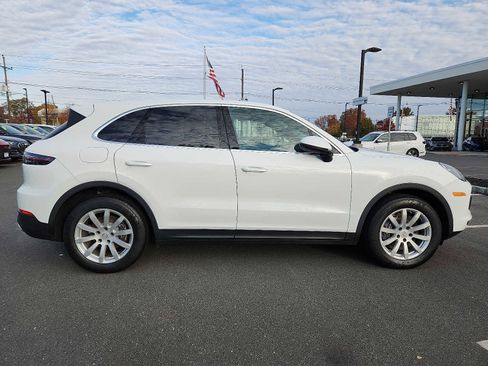 Used 2022 Porsche Cayenne Platinum Edition image 7