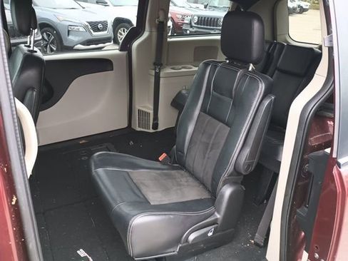 Certified 2019 Dodge Grand Caravan SXT image 9