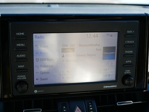 Used 2021 Toyota RAV4 XLE Premium image 22