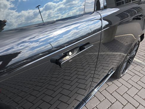 Certified 2023 Land Rover Range Rover SE image 13