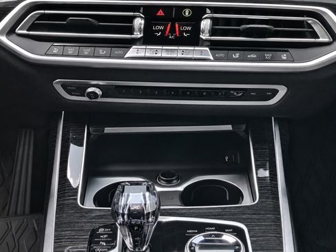 Used 2022 BMW X7 M50i AWD/4WD image 11