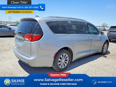 Used 2019 Chrysler Pacifica Touring-L FWD image 4