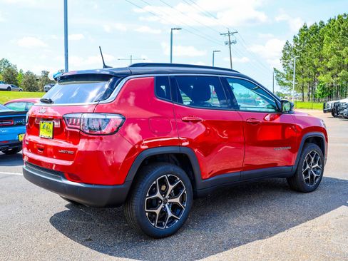 Used 2025 Jeep Compass Limited AWD/4WD image 8