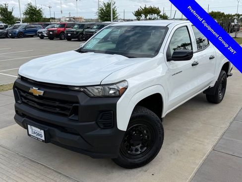 Used 2024 Chevrolet Colorado W/T w/ Safety Package image 4