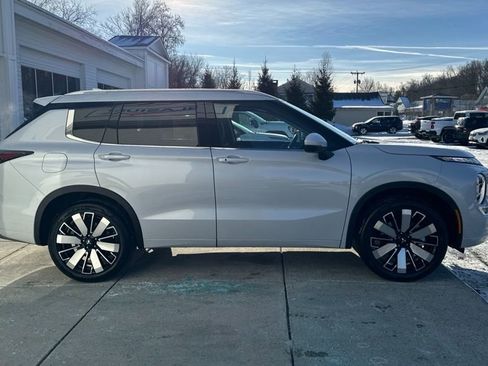 New 2026 Mitsubishi Outlander SEL AWD/4WD image 8
