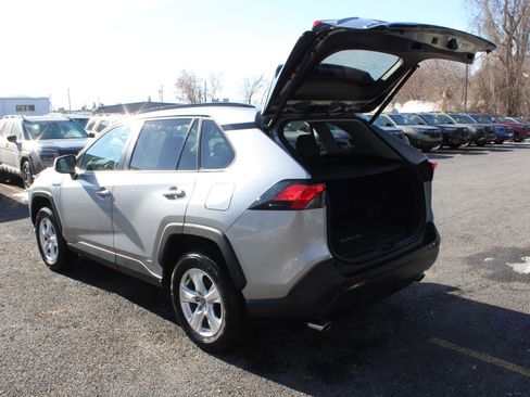 Used 2021 Toyota RAV4 XLE w/ Convenience Package image 7