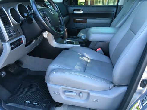 Used 2010 Toyota Tundra Limited AWD/4WD image 24