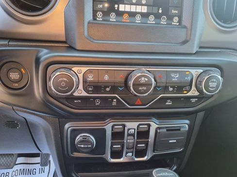 Certified 2023 Jeep Gladiator Sport image 17