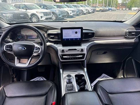 Used 2023 Ford Explorer XLT w/ Equipment Group 202A AWD/4WD image 21