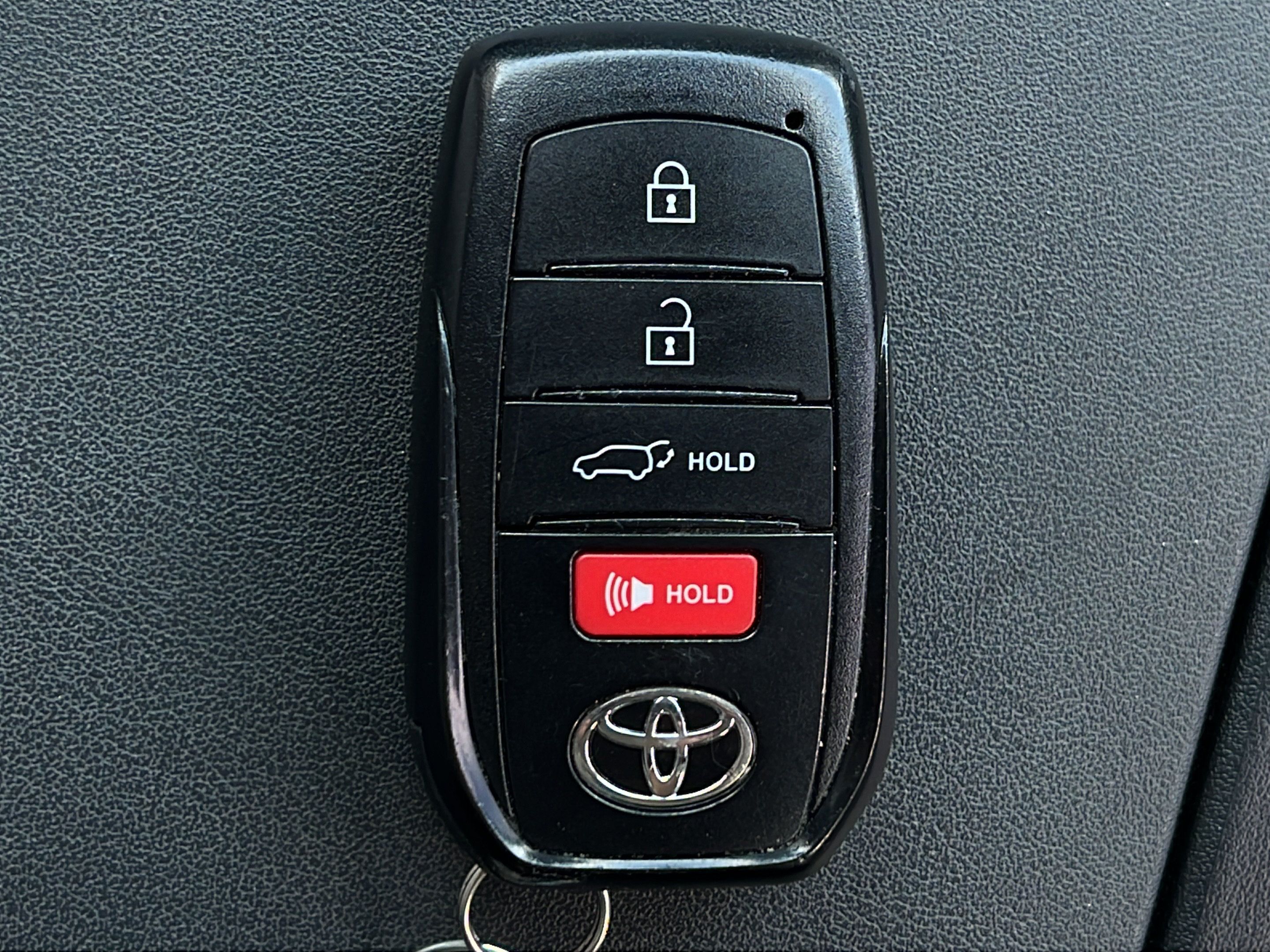 Used 2024 Toyota Highlander XLE FWD image 27