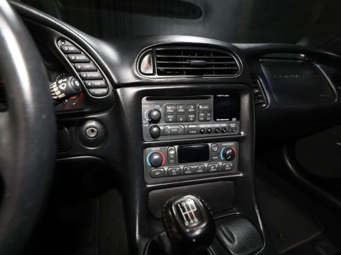 Used 2000 Chevrolet Corvette Coupe w/ Memory Pkg RWD image 60