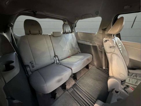 Used 2012 Toyota Sienna Limited image 16