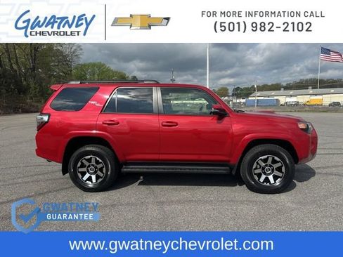Used 2024 Toyota 4Runner TRD Off-Road Premium image 4