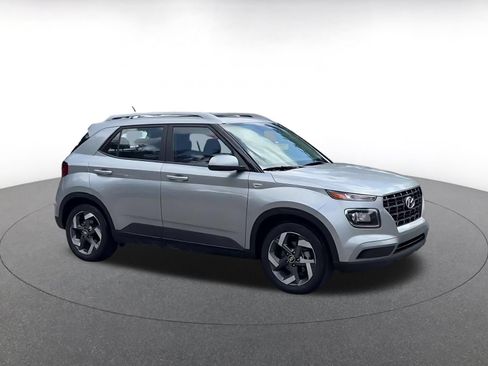 Used 2026 Hyundai Venue SEL FWD image 2