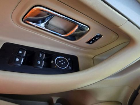 Used 2018 Ford Taurus SE FWD image 13