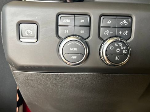Used 2024 GMC Sierra 2500 AT4 w/ AT4 Premium Plus Package AWD/4WD image 28
