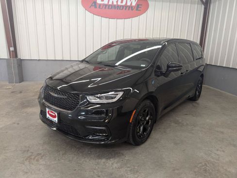 Used 2022 Chrysler Pacifica Touring-L w/ S Appearance Package FWD image 8