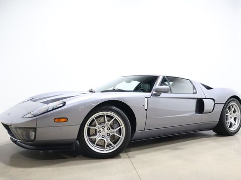 Used 2006 Ford GT image 2