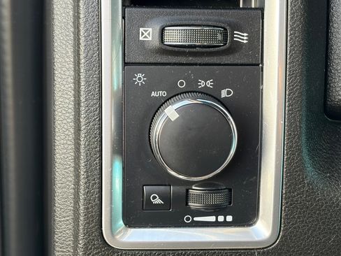 Used 2022 RAM 1500 Classic SLT RWD image 10