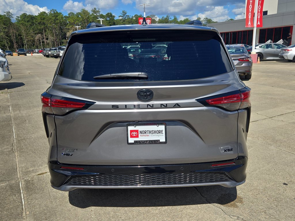 Used 2026 Toyota Sienna XSE FWD image 5