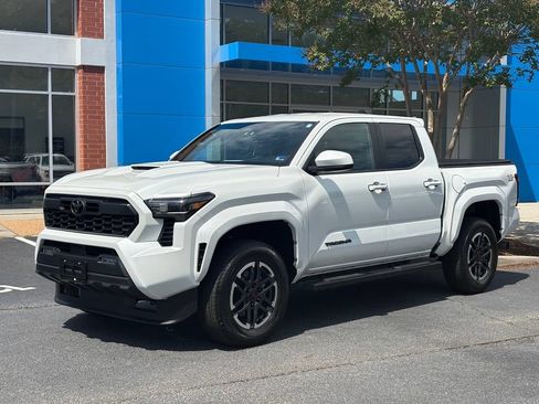 Used 2024 Toyota Tacoma TRD Sport AWD/4WD image 1