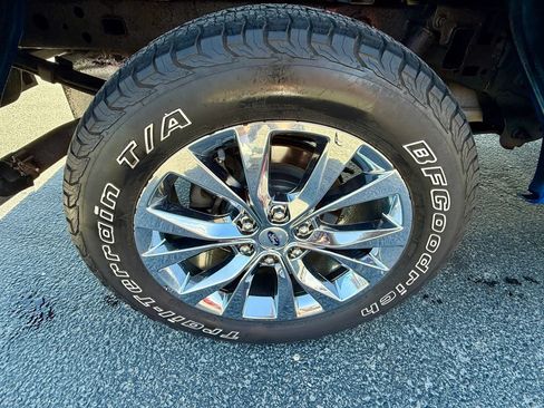 Used 2015 Ford F150 XLT w/ Equipment Group 302A Luxury AWD/4WD image 19