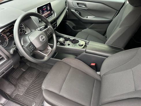 Used 2025 Nissan Rogue S image 9